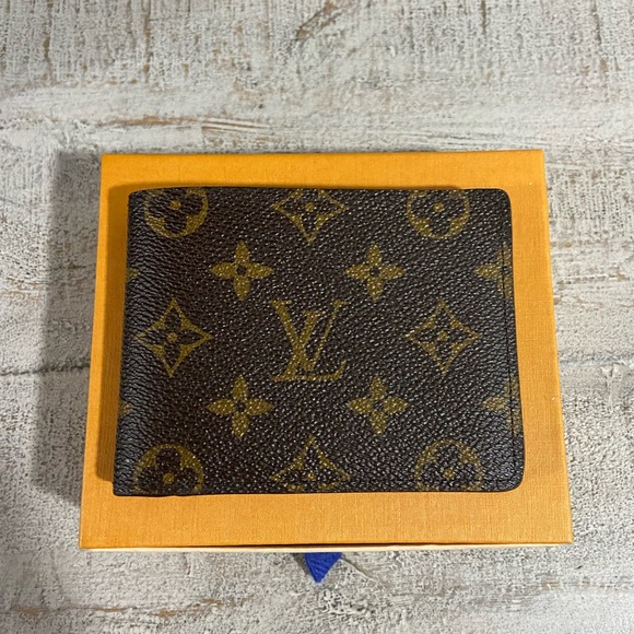 Louis Vuitton M60895
MULTIPLE WALLET - Picture 3 of 4